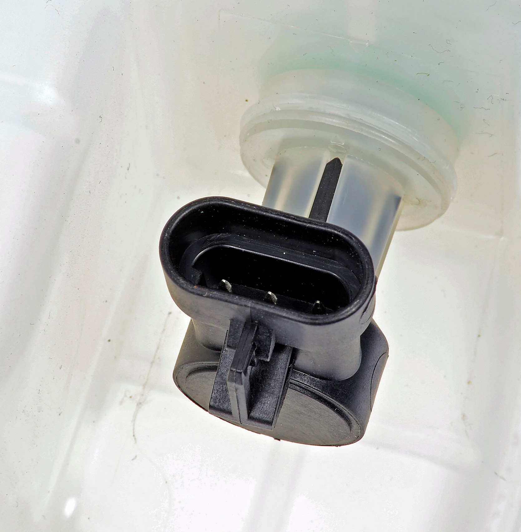 Dorman DOR-603-5570 Heavy Duty Pressurized Coolant Reservoir - Image 6